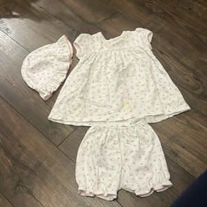 Kissy Kissy matching set with bucket hat